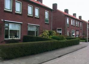 Van één steen bouwt
men geen huis, 2005
video